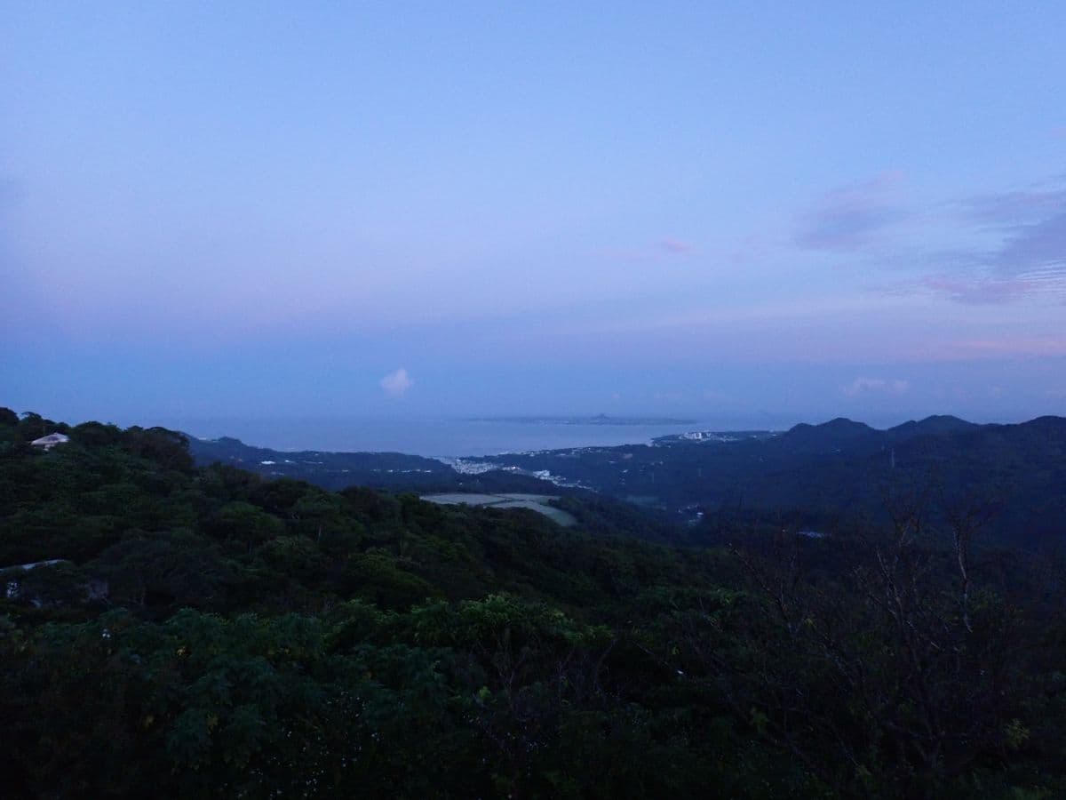 沖縄の夜明け